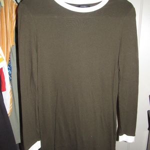 Green long sleeve t-shirt dress with white outline